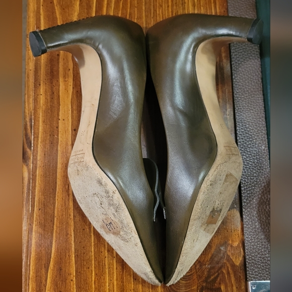 MARC JACOBS Olive Green LEATHER LOW KITTEN HEELS PUMPS - Picture 4 of 8